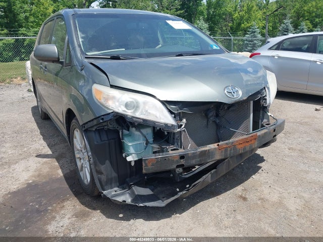 Toyota Sienna Le 7 Passenger