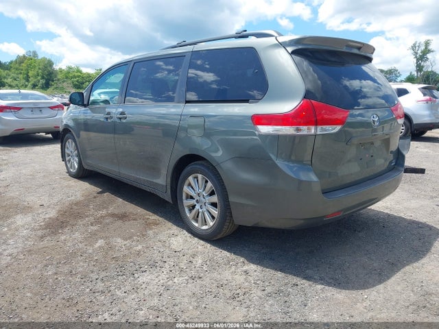 Toyota Sienna Le 7 Passenger