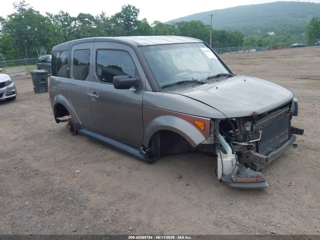 Salvage Honda Element Image