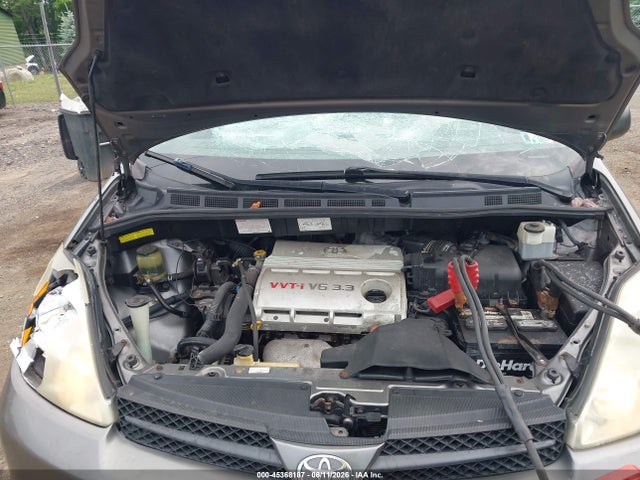 Toyota Sienna Le