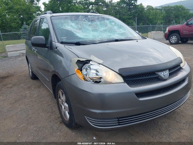 Toyota Sienna Le