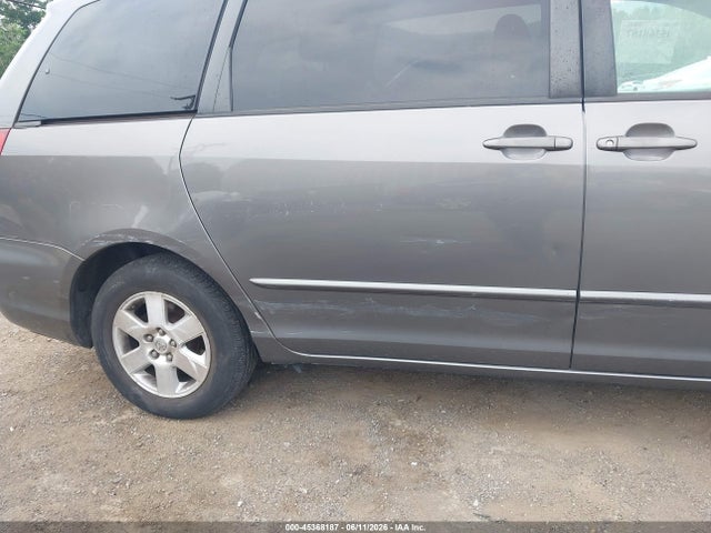 Toyota Sienna Le