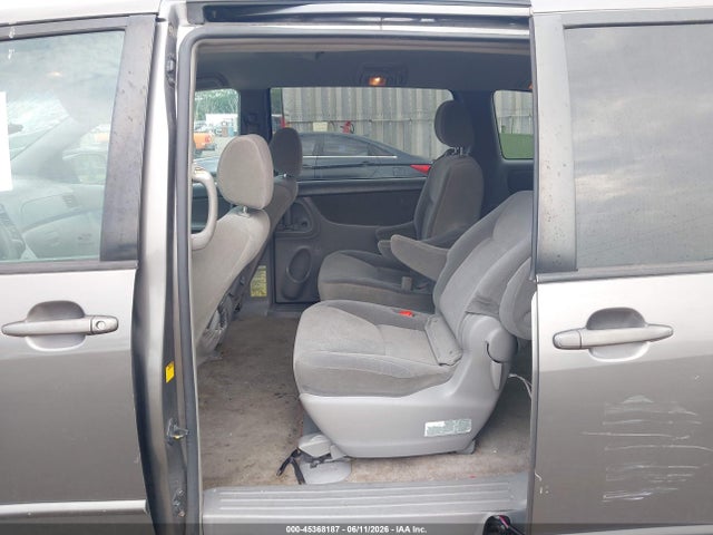 Toyota Sienna Le
