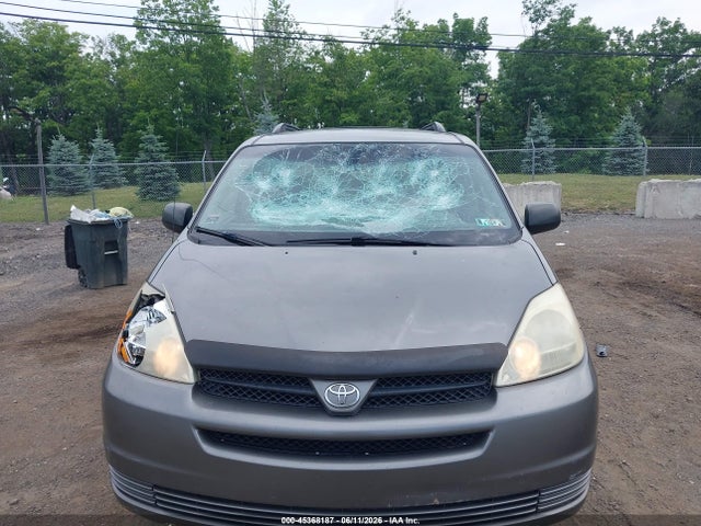 Toyota Sienna Le