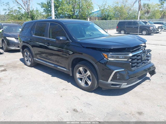 Salvage Honda Pilot Image