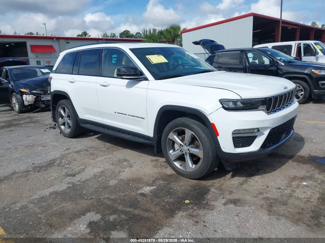 Salvage Jeep Grand Cherokee Image