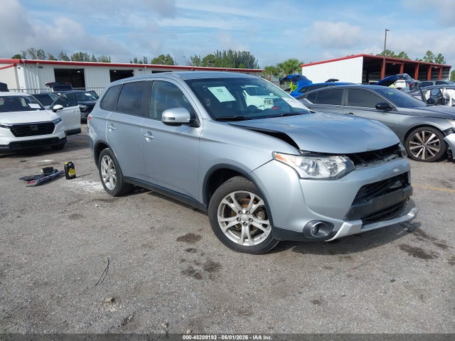 Salvage Mitsubishi Outlander Image
