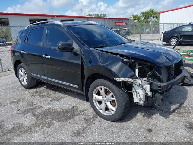 Salvage Nissan Rogue Image