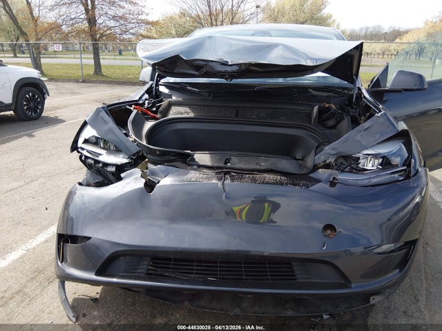Tesla Model Y Long Range Dual Motor All-wheel Drive