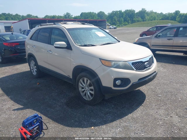 Salvage Kia Sorento Image
