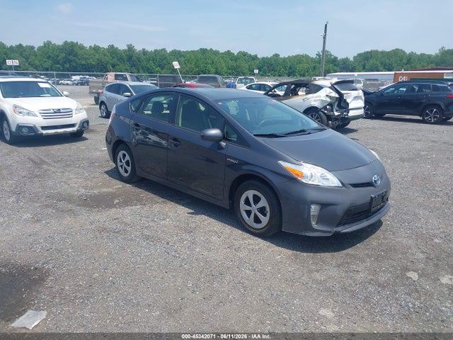 Salvage Toyota Prius Image