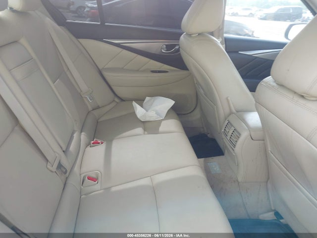 INFINITI Q50 Premium