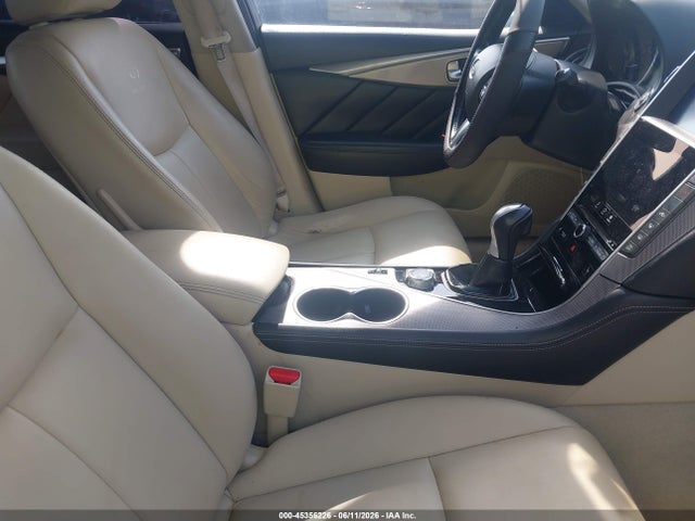 INFINITI Q50 Premium
