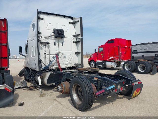 Freightliner New Cascadia 126