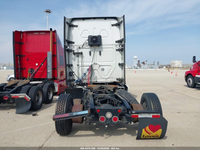 Freightliner New Cascadia 126
