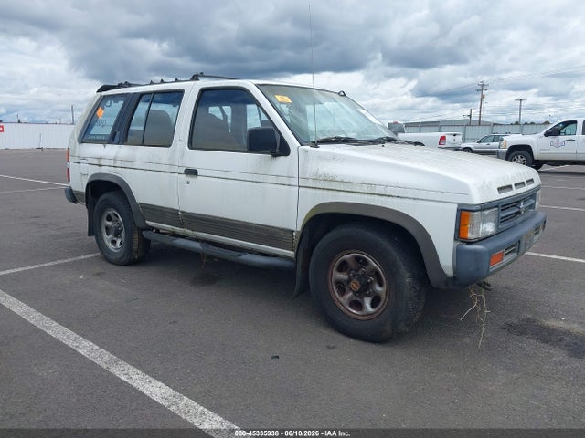 Salvage Nissan Pathfinder Image