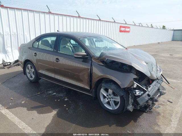 Salvage Volkswagen Jetta Image