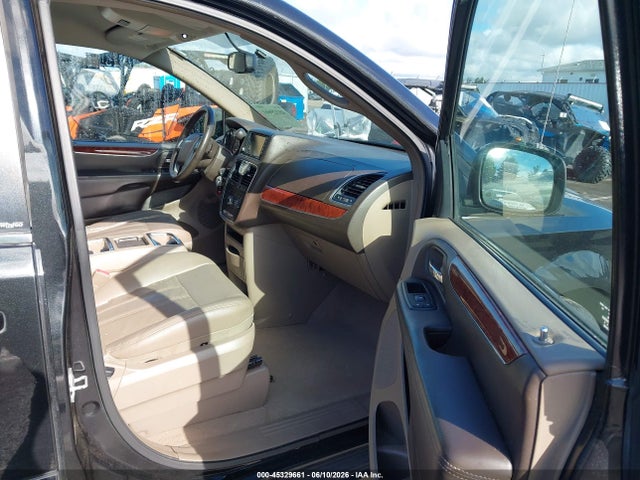 Chrysler Town & Country Touring