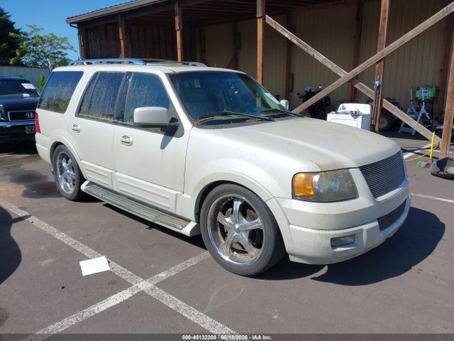 Salvage Ford Expedition Image