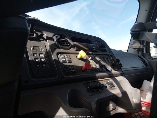 Freightliner M2 106