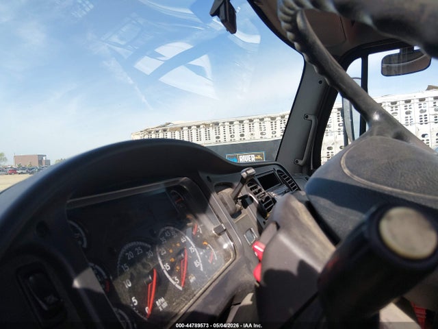 Freightliner M2 106