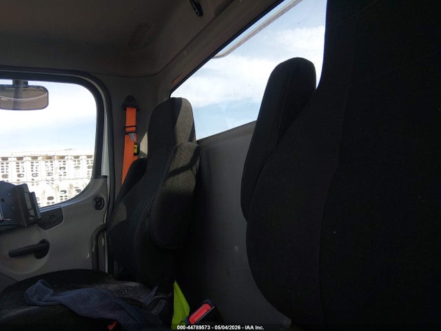 Freightliner M2 106