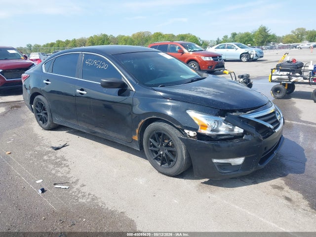 Salvage Nissan Altima Image