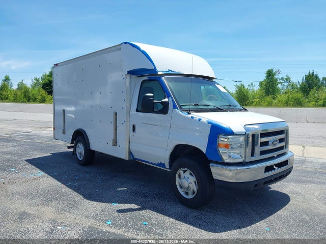 Salvage Ford E-350 Image