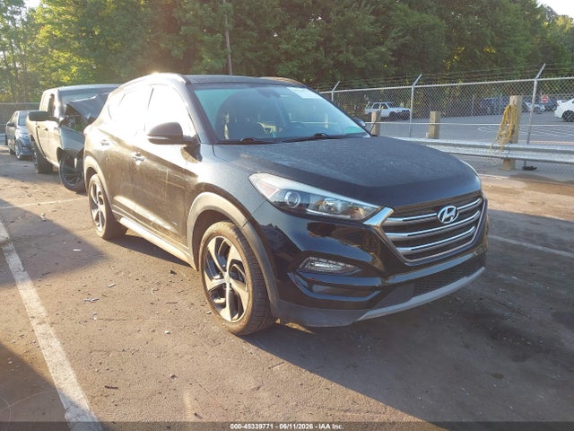 Salvage Hyundai TUCSON Image