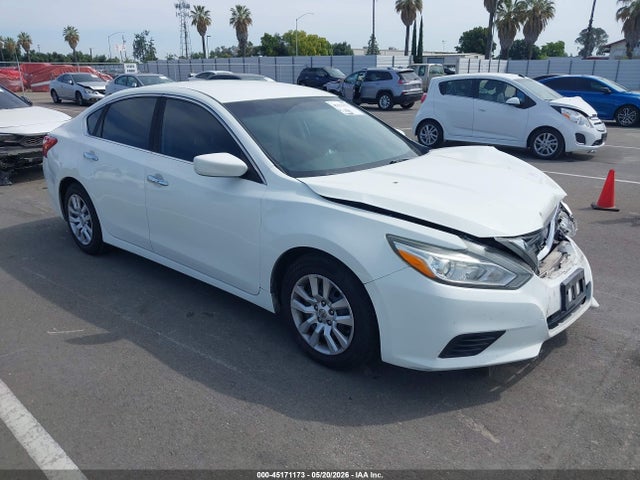 Salvage Nissan Altima Image