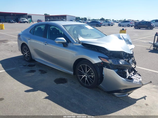 Salvage Toyota Camry Image