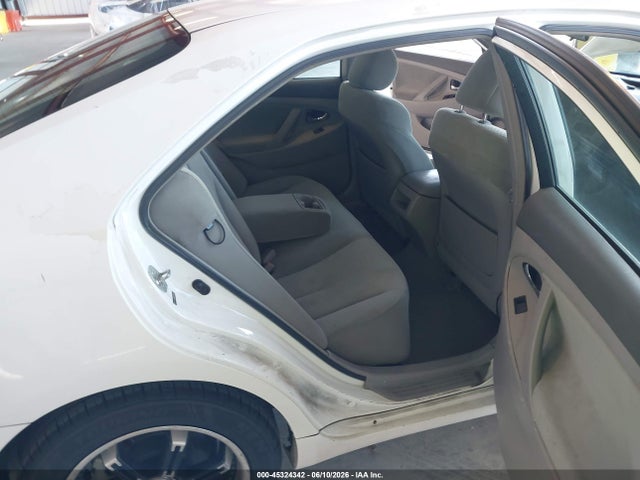 Toyota Camry Le V6