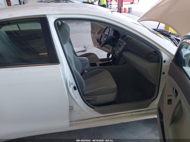 Toyota Camry Le V6
