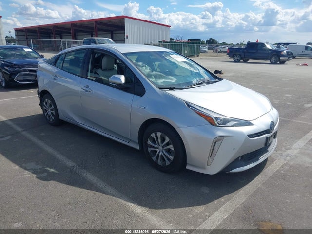 Salvage Toyota Prius Image