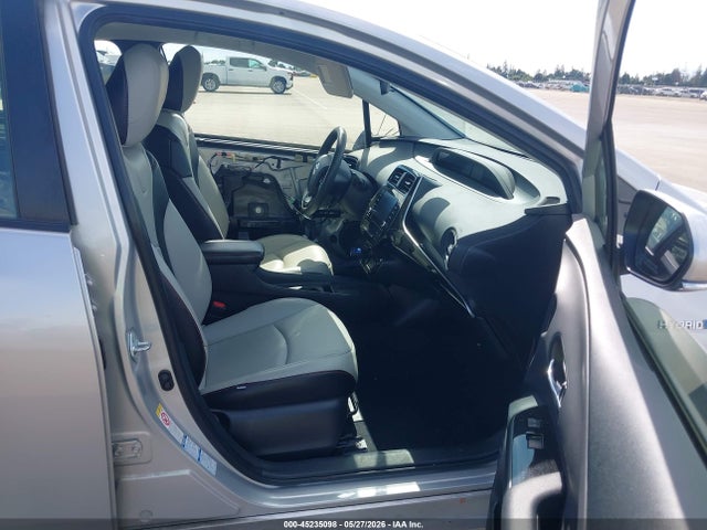 Toyota Prius Le Awd-e