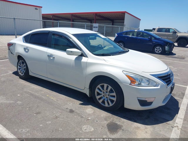 Salvage Nissan Altima Image