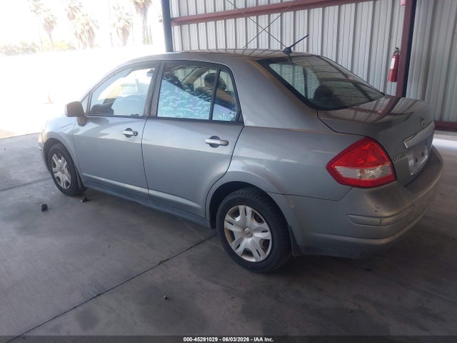 Nissan Versa 1.8s