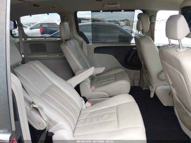 Chrysler Town & Country Touring-l