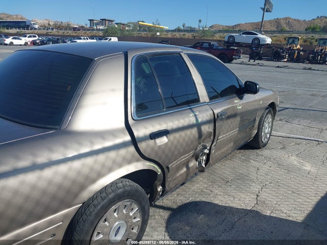 Ford Crown Victoria Standard