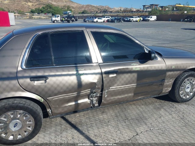 Ford Crown Victoria Standard