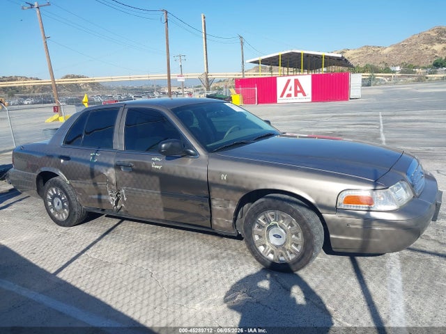 Ford Crown Victoria Standard