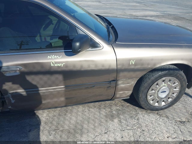 Ford Crown Victoria Standard