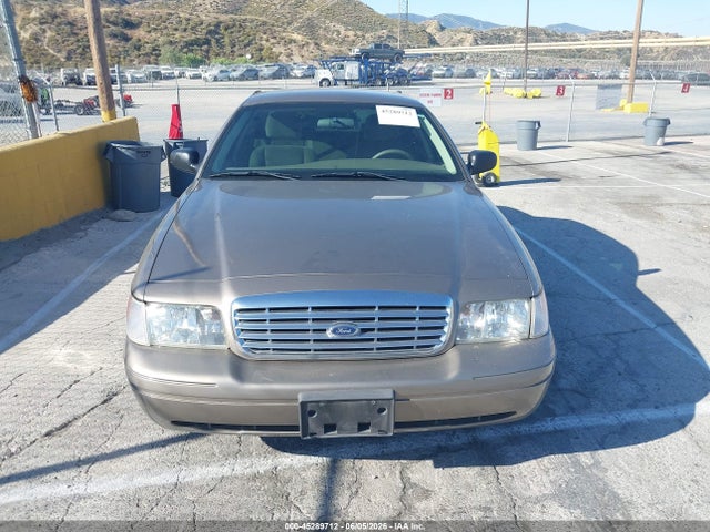 Ford Crown Victoria Standard