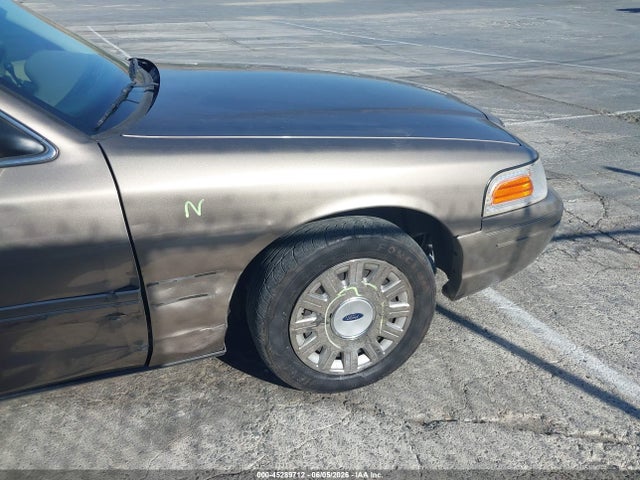 Ford Crown Victoria Standard