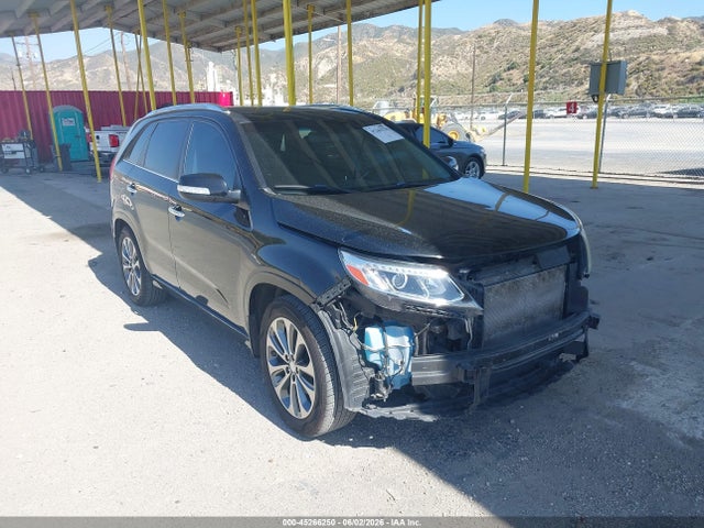 Salvage Kia Sorento Image