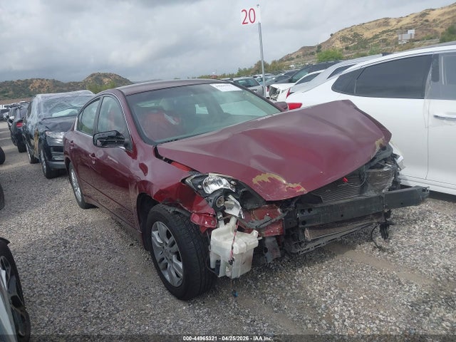 Salvage Nissan Altima Image