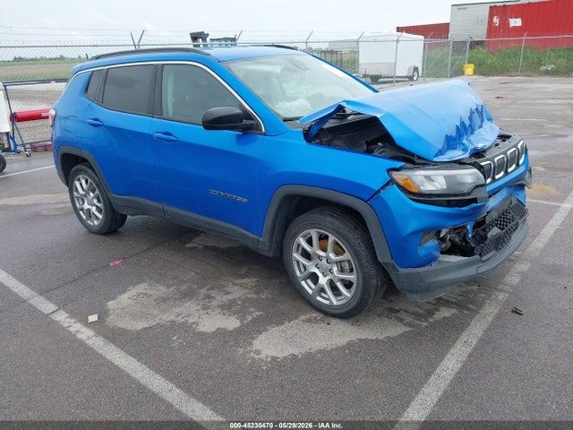 Salvage Jeep Compass Image