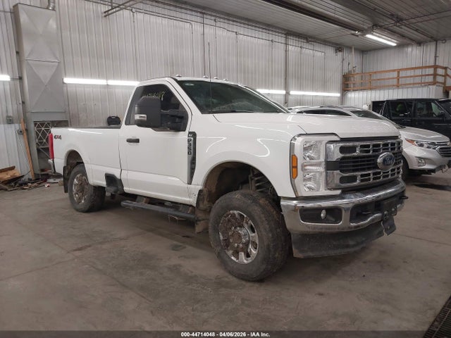 Salvage Ford F-350 Image