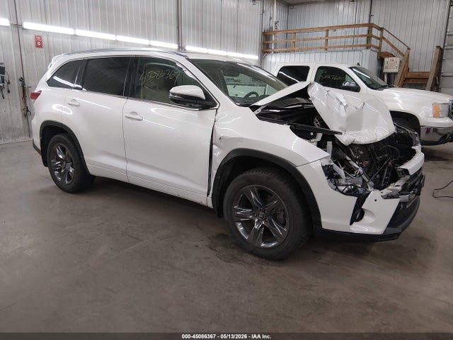 Salvage Toyota Highlander Image