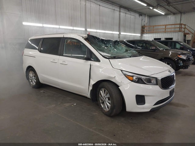 Salvage Kia Sedona Image